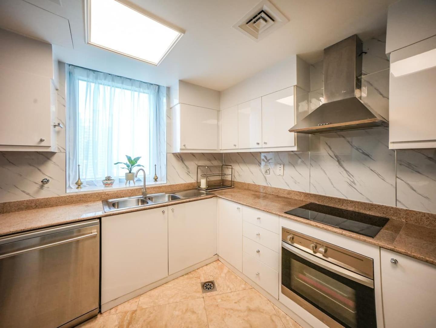 Deluxe 3 Bedroom With Marina & Sea View Dubai Bagian luar foto